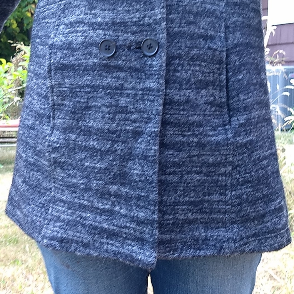 Modest tweed jacket. - Picture 12 of 12
